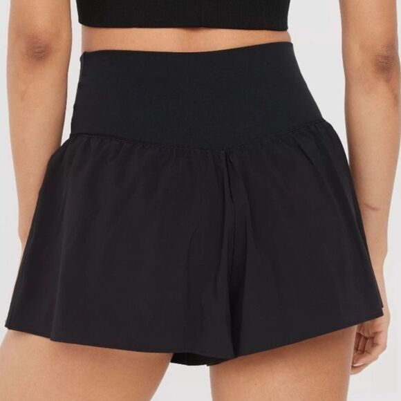 Aerie Offline Crossover Flowy Shorts Black - Picture 4 of 11